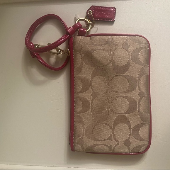 Brand new coach wristlet - Picture 3 of 3